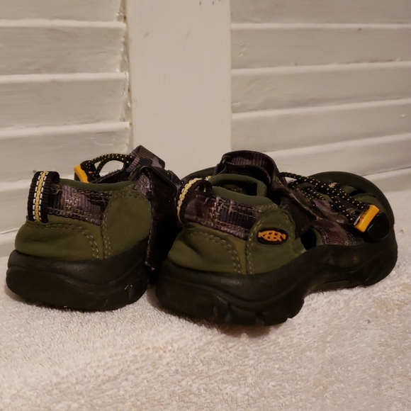 KEEN Shoes - Picture 5 of 8